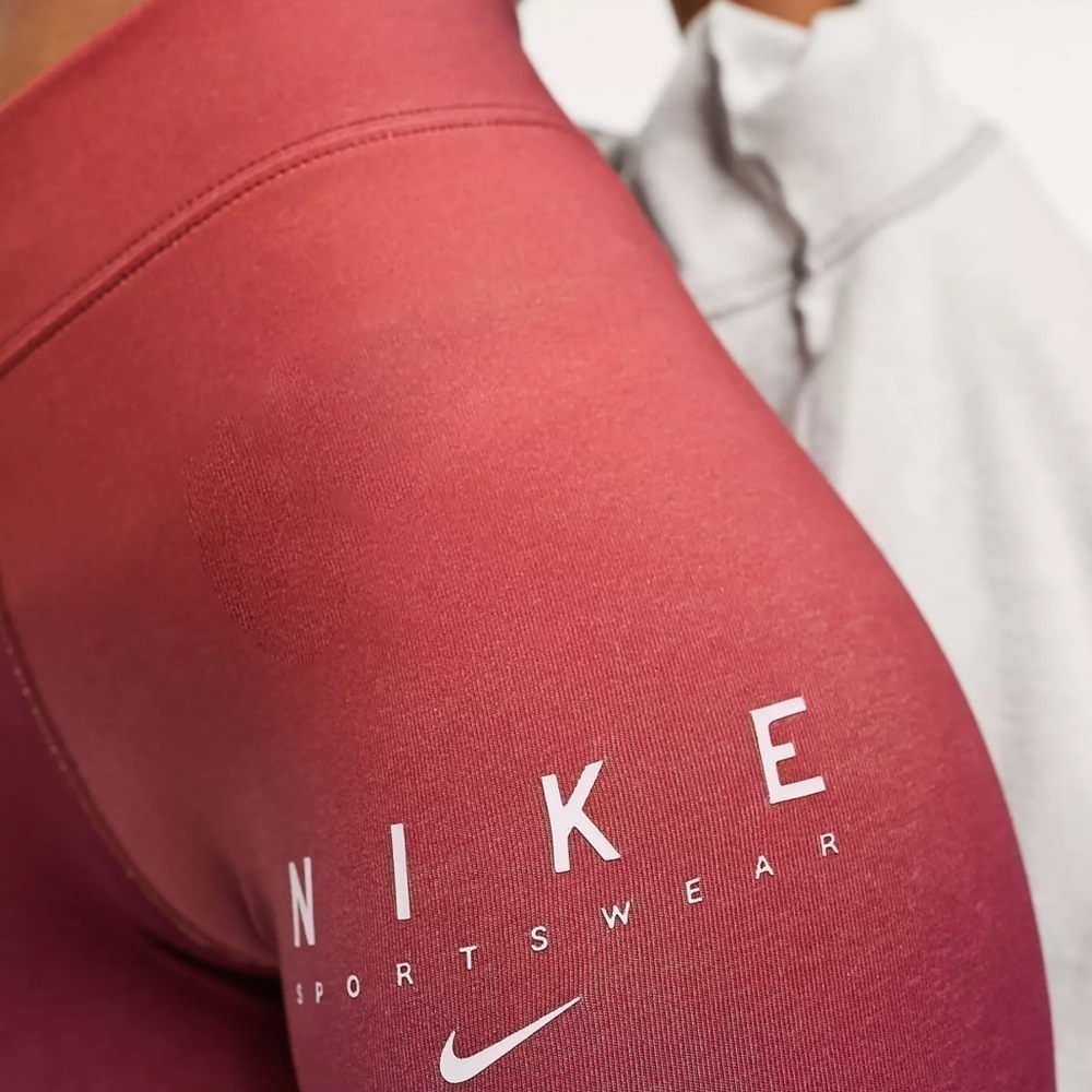 Nike Aura Essential Bike Active Stretch Short Desert Berry Ombre Size Small - Picture 2 of 13